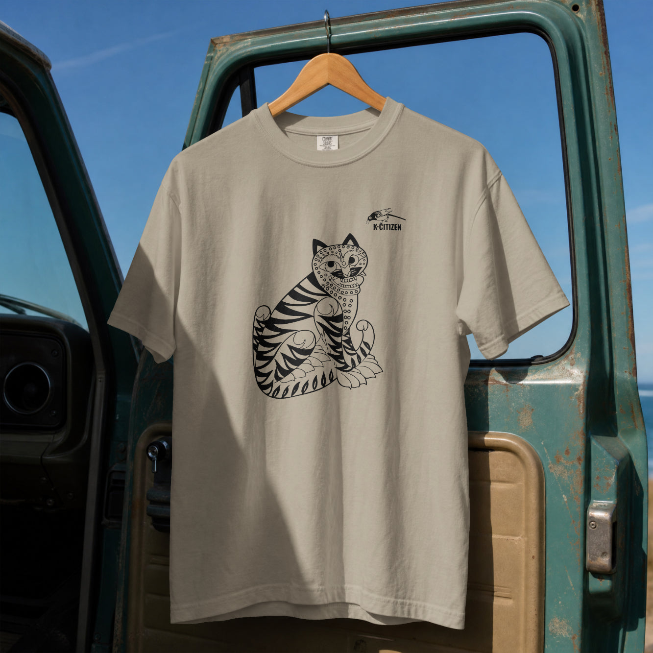 Tiger & Magpie Tee – Korean Folk Art (Khaki)