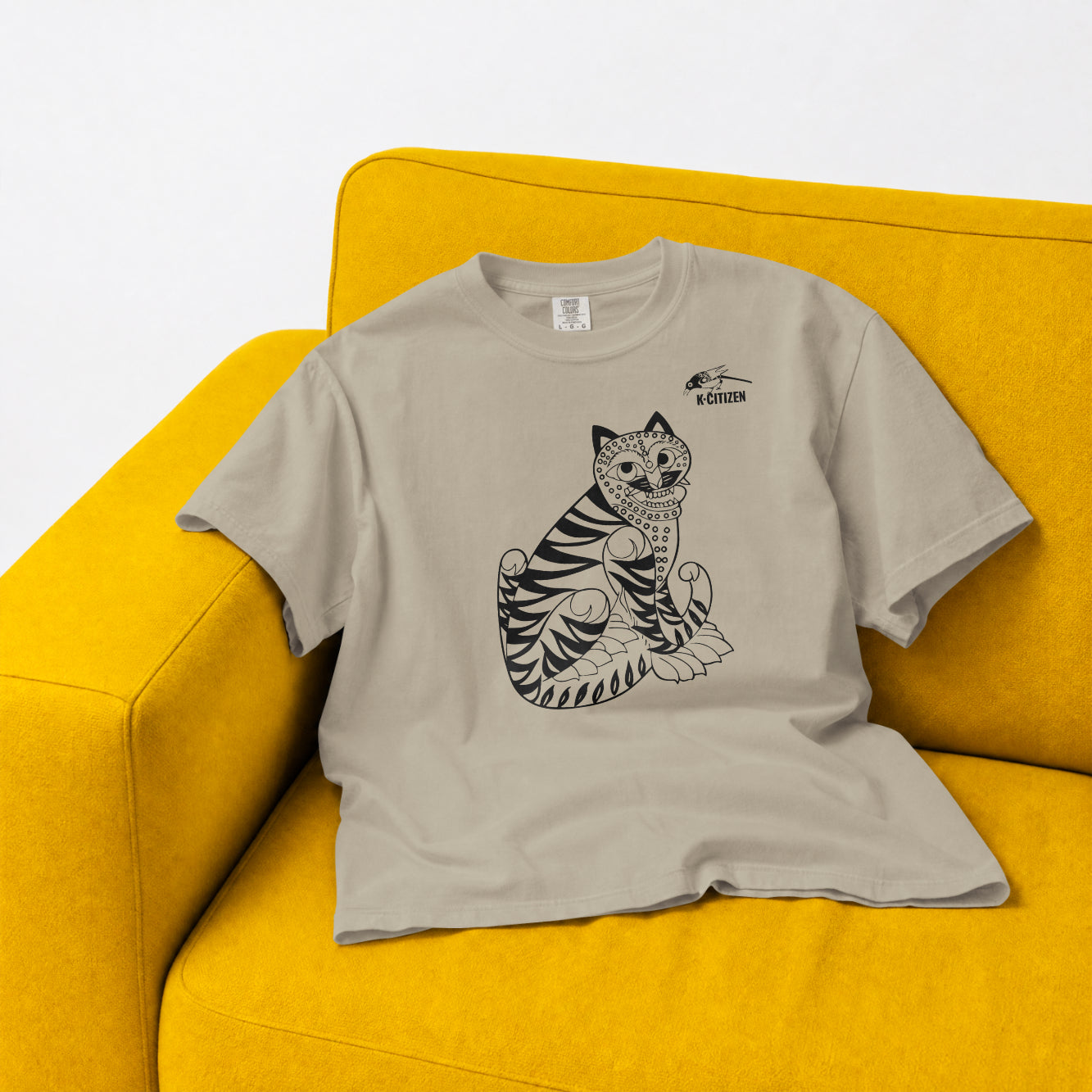 Tiger & Magpie Tee – Korean Folk Art (Khaki)