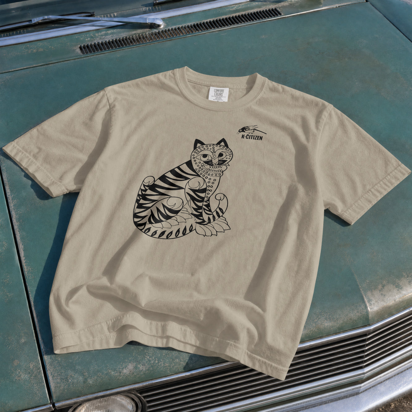 Tiger & Magpie Tee – Korean Folk Art (Khaki)